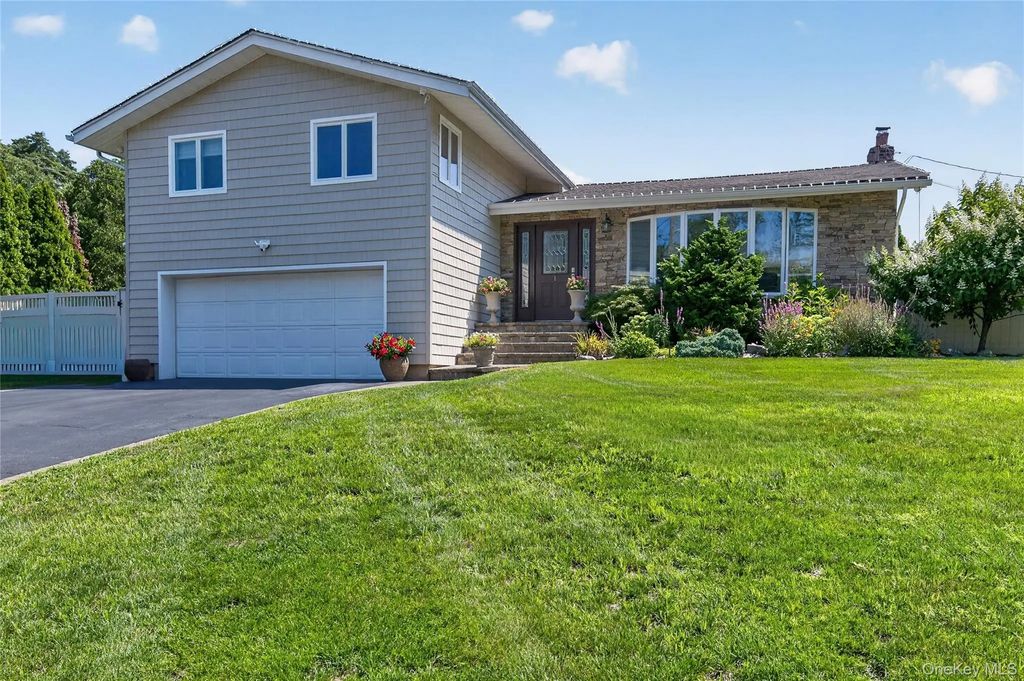 1 Ryan Court, Syosset