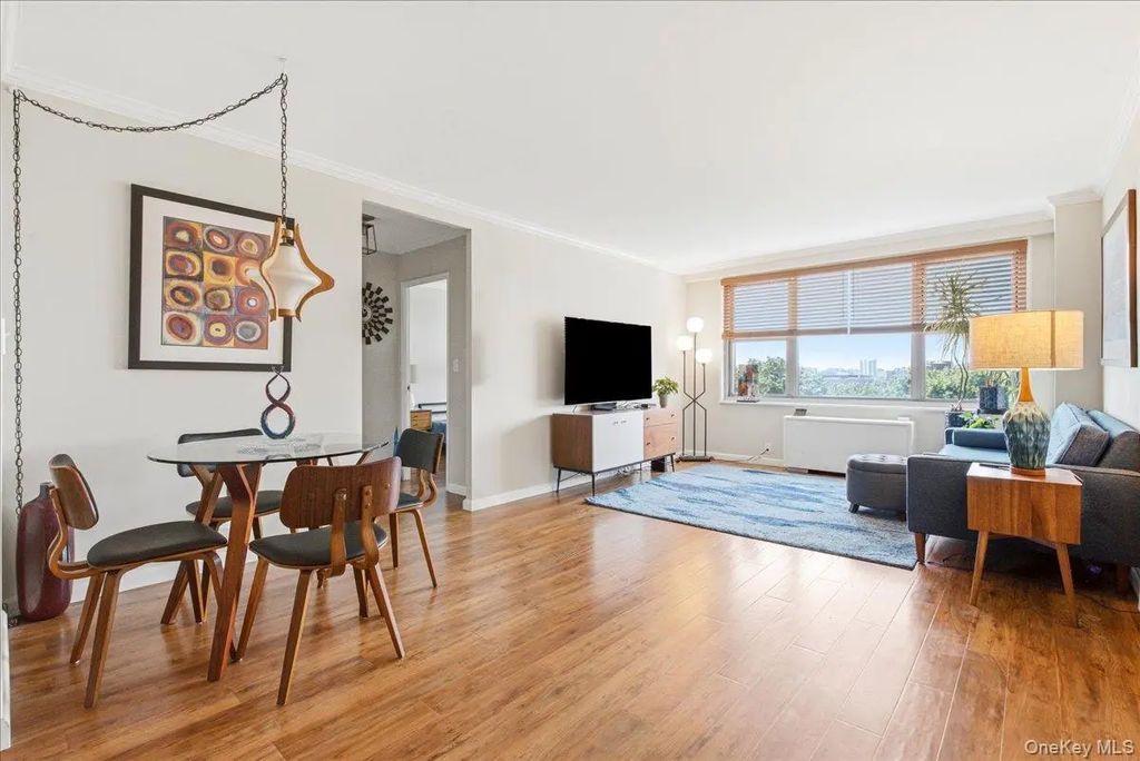 7025 Yellowstone Boulevard # 8q, Forest Hills