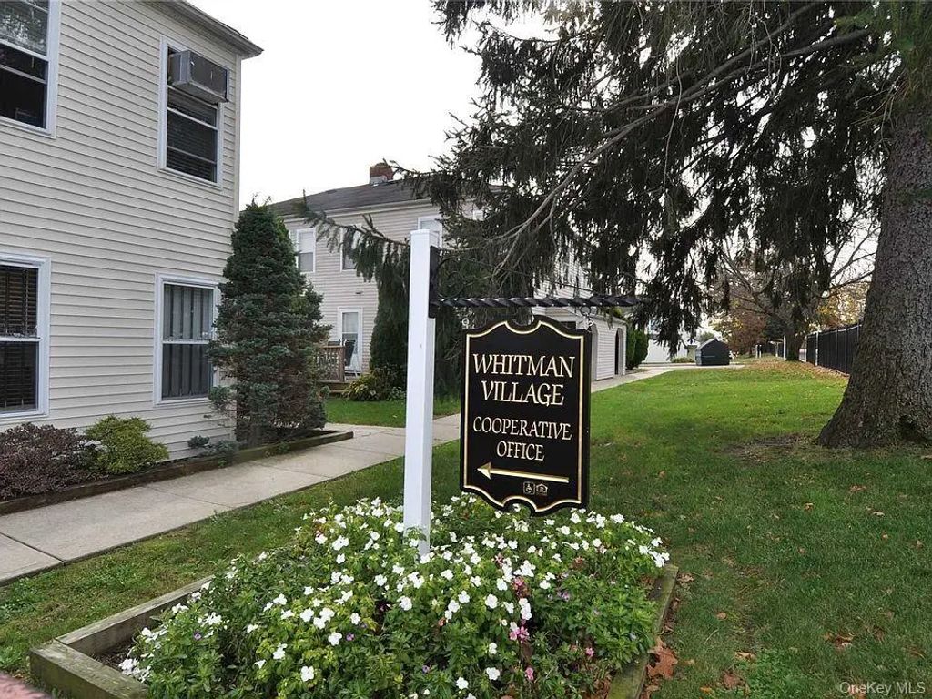 270 Lowndes Avenue # 121g, Huntington Station