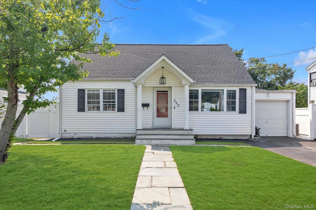 552 18th Street, West Babylon