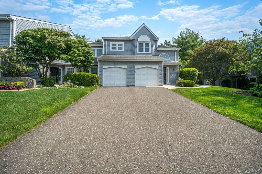 188 Lakebridge Drive N, Kings Park