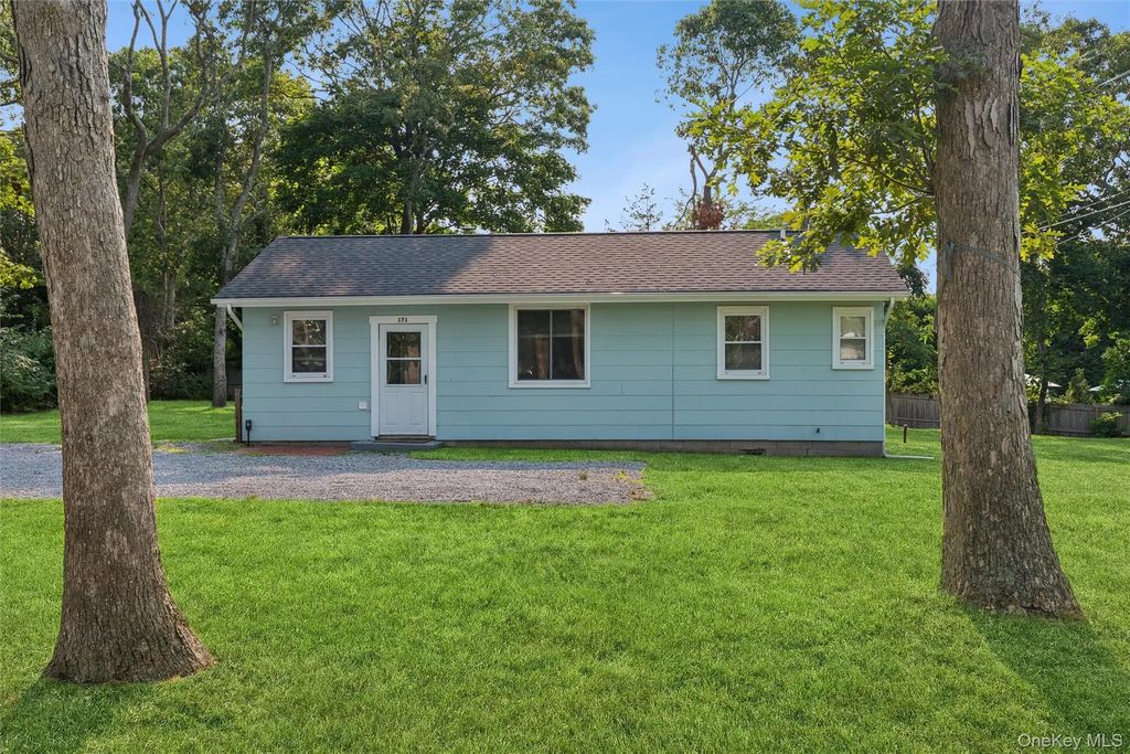 171 Wakeman Road, Hampton Bays