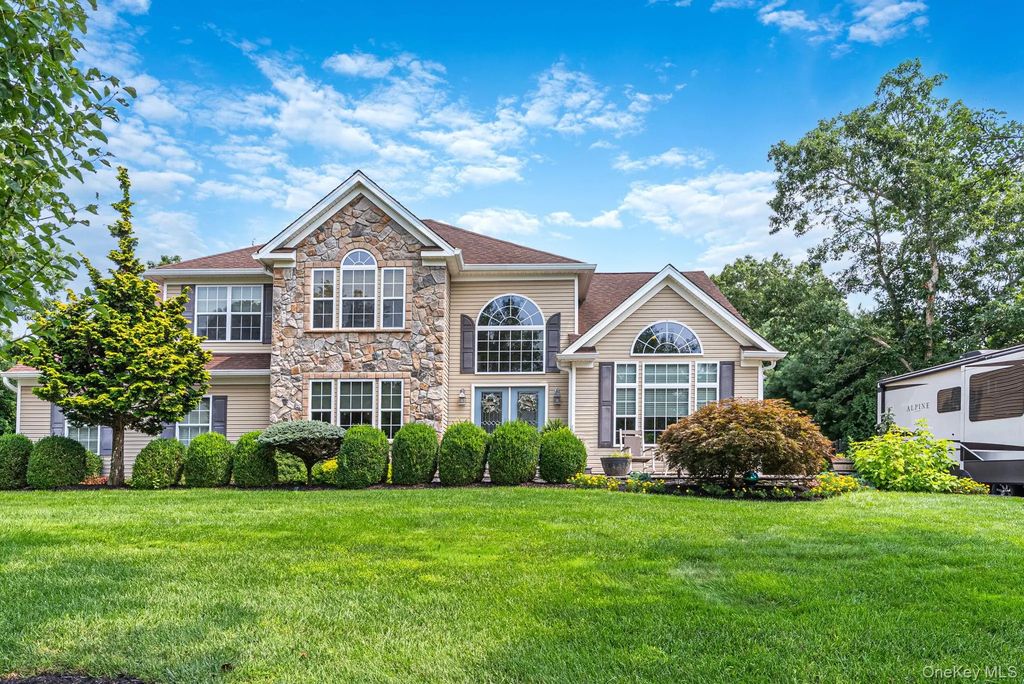 11 Horstead Court, Yaphank