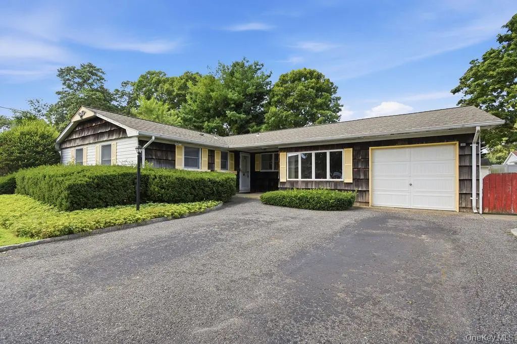 6 Budenos Drive, Sayville