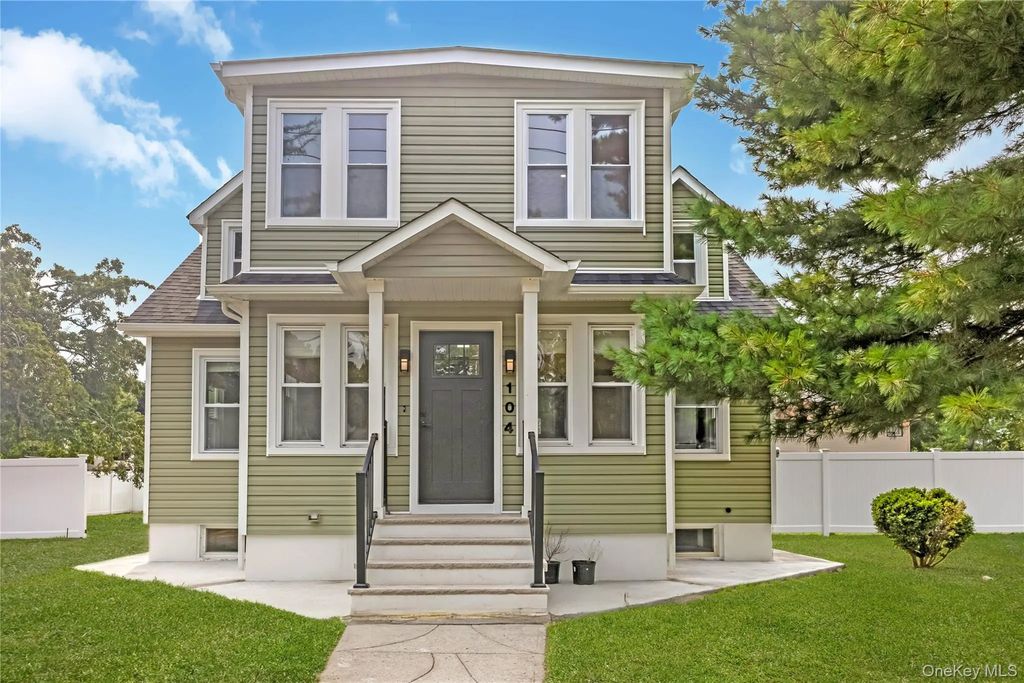 104 N 18th Street, Wyandanch