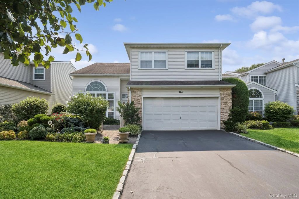 160 Windwatch Drive, Hauppauge