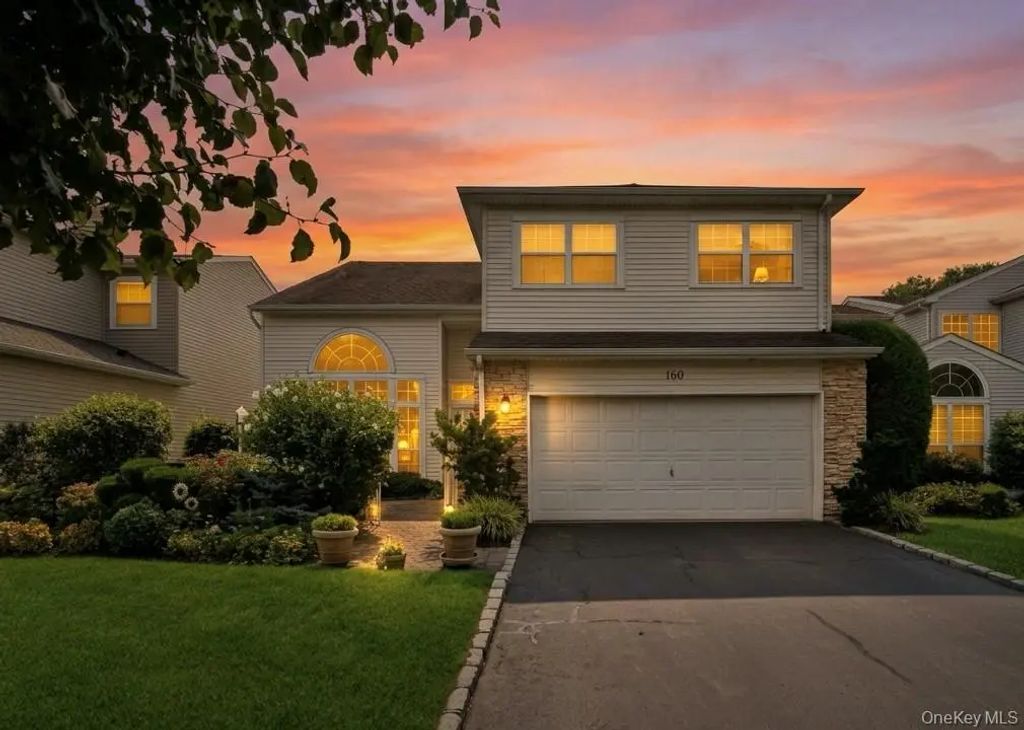 160 Windwatch Drive, Hauppauge
