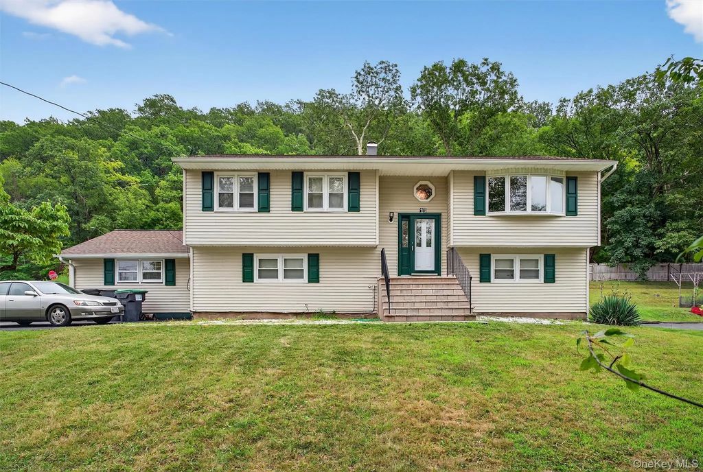100 Birchwood Drive, Highland Mills