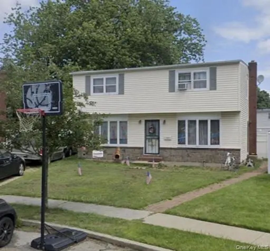 1603 Irving Court, Bellmore