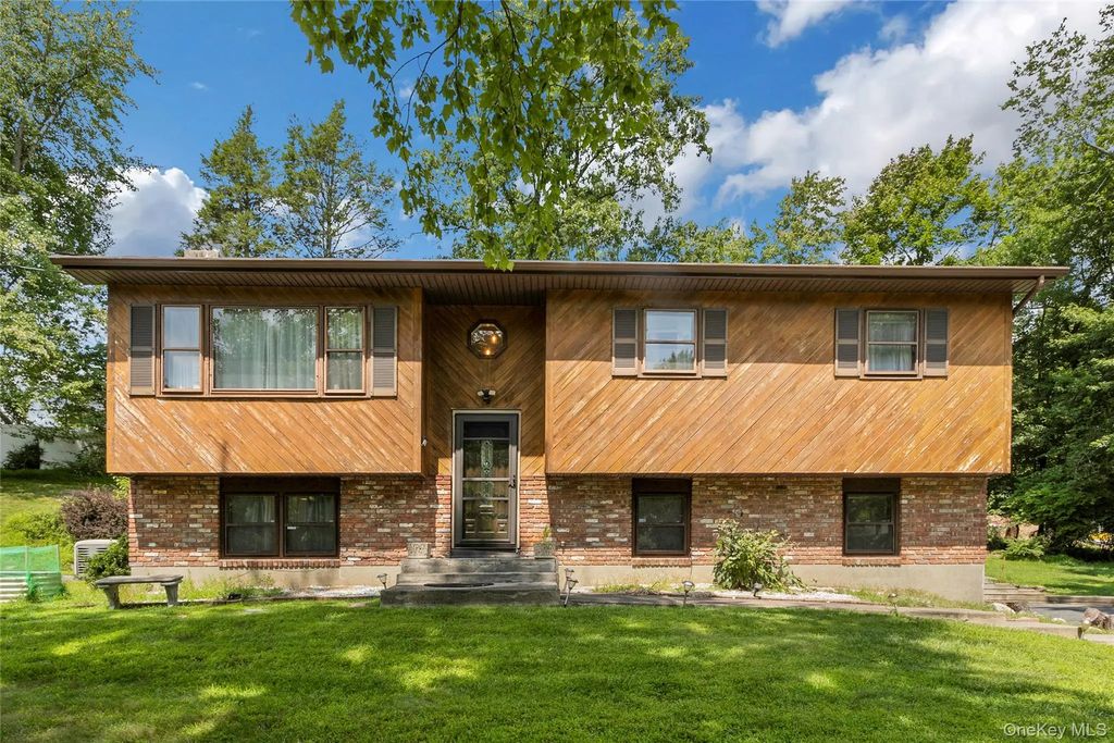 74 Heaton Road, Monroe