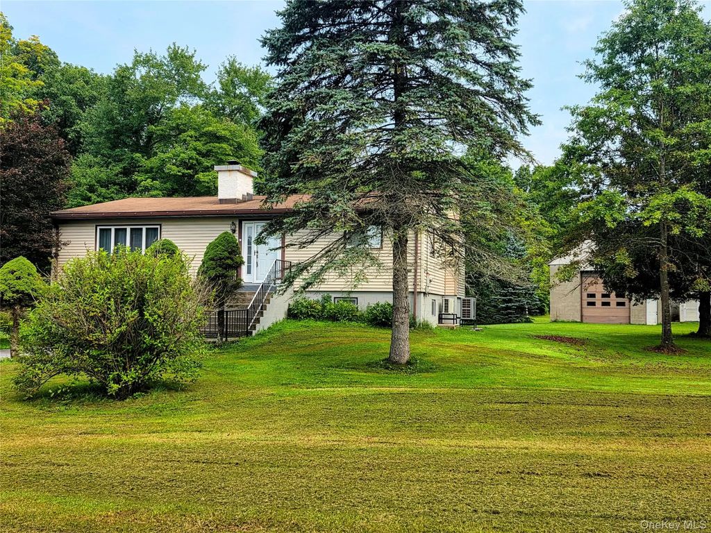 84 W Pine Road, Staatsburg