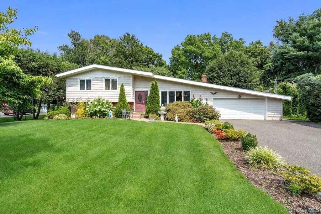 11 Laurie Place, Glen Cove