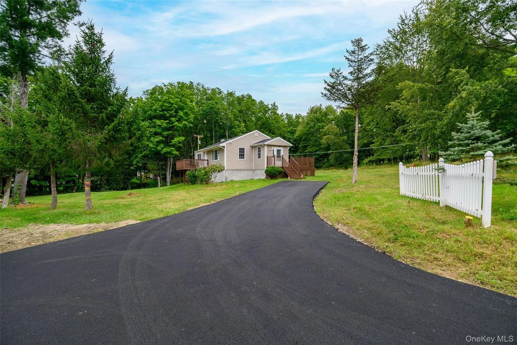 20 Townsend Extension, Poughquag