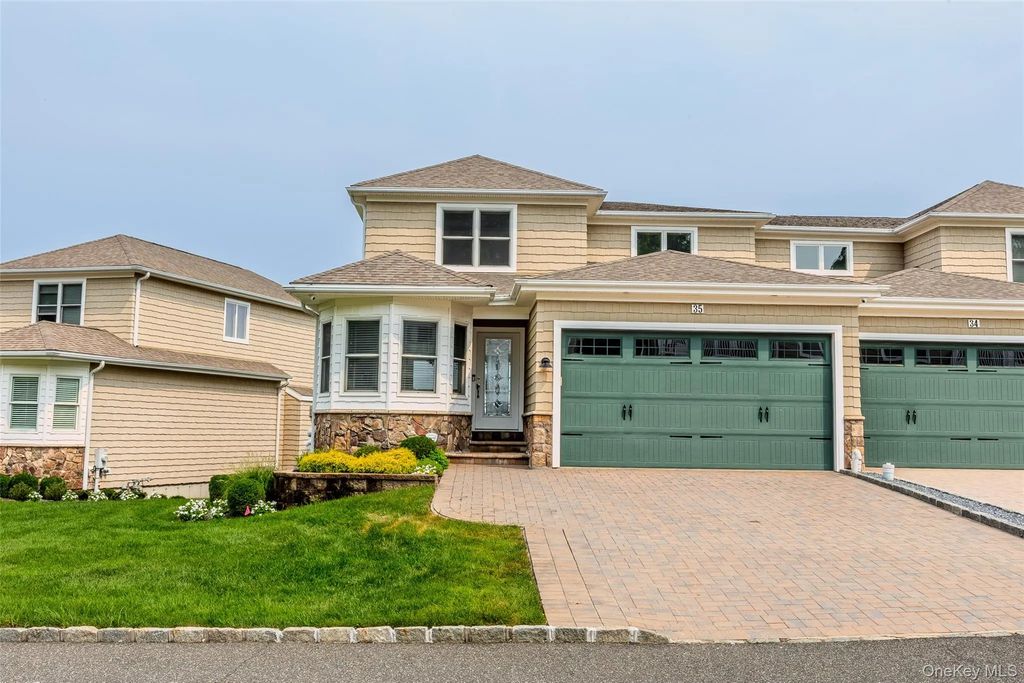 35 Theresa Lane, Port Jefferson