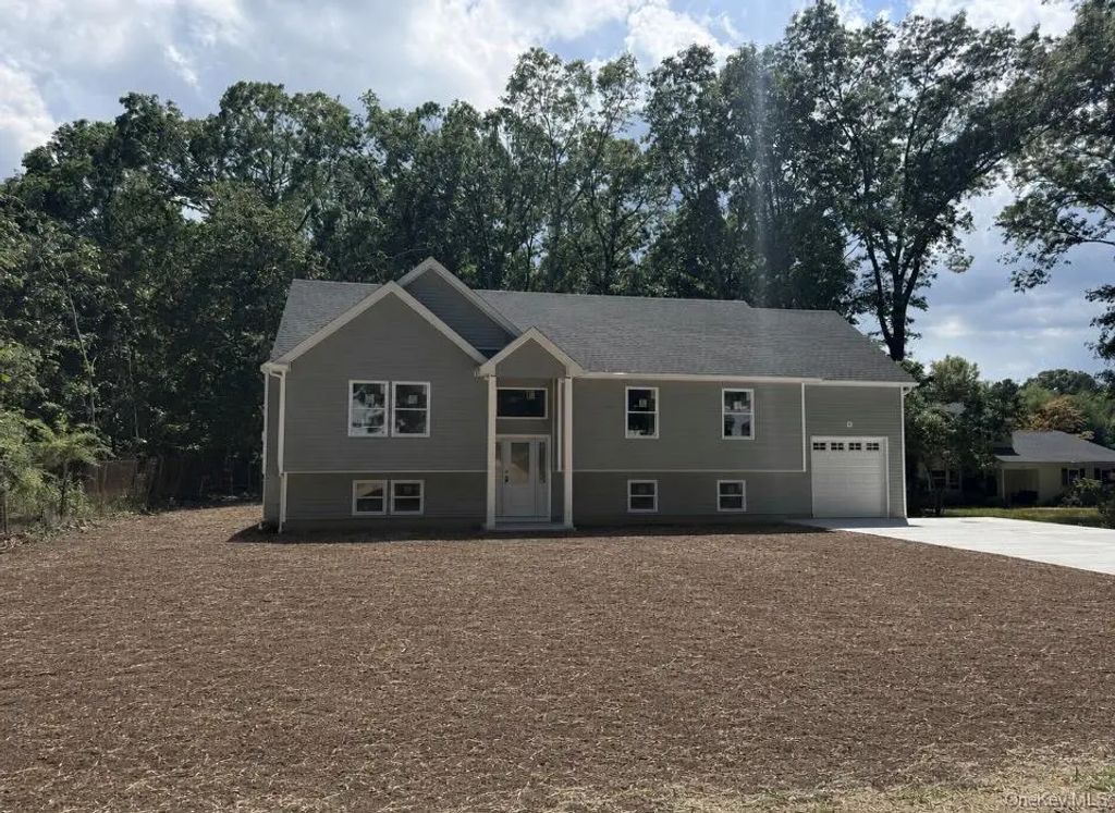 1063 William Floyd Parkway, Shirley