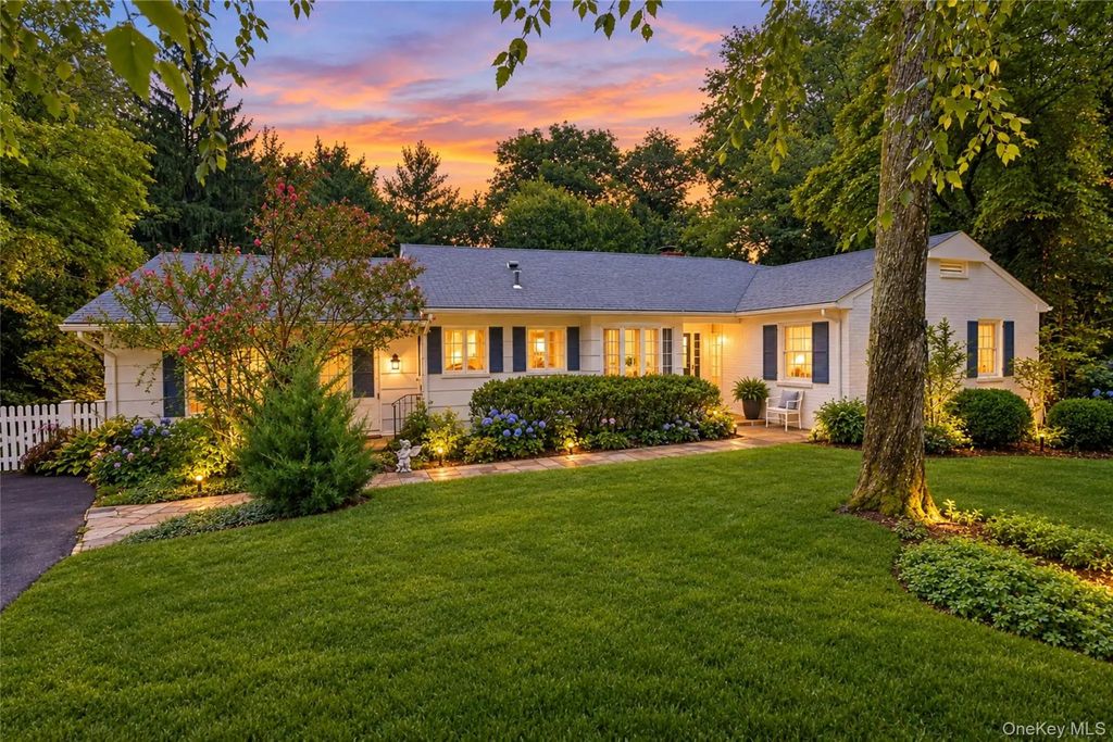12 E Wheeler Place E, West Nyack