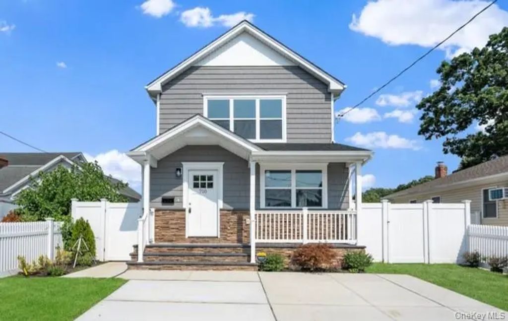 710 Franklin Avenue, Massapequa