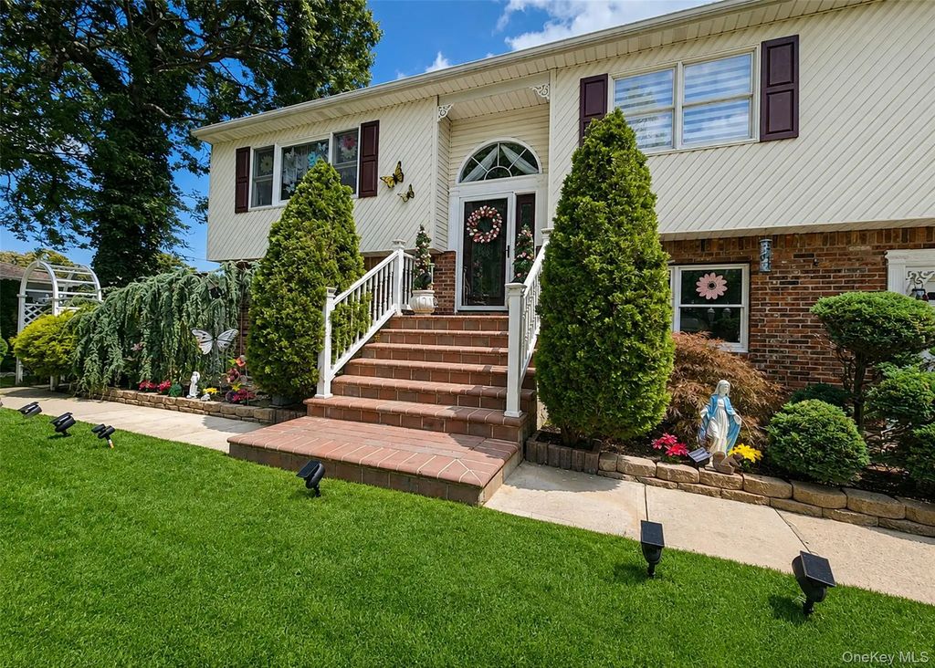 5 Avenue B, Holbrook
