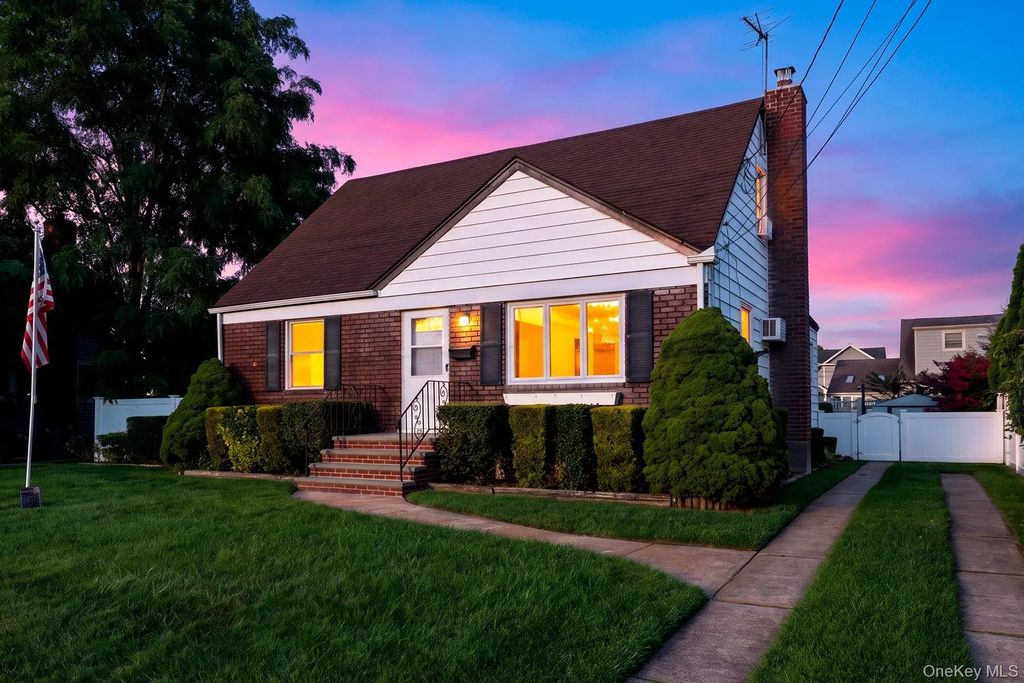 2357 Atlantic Boulevard, Wantagh