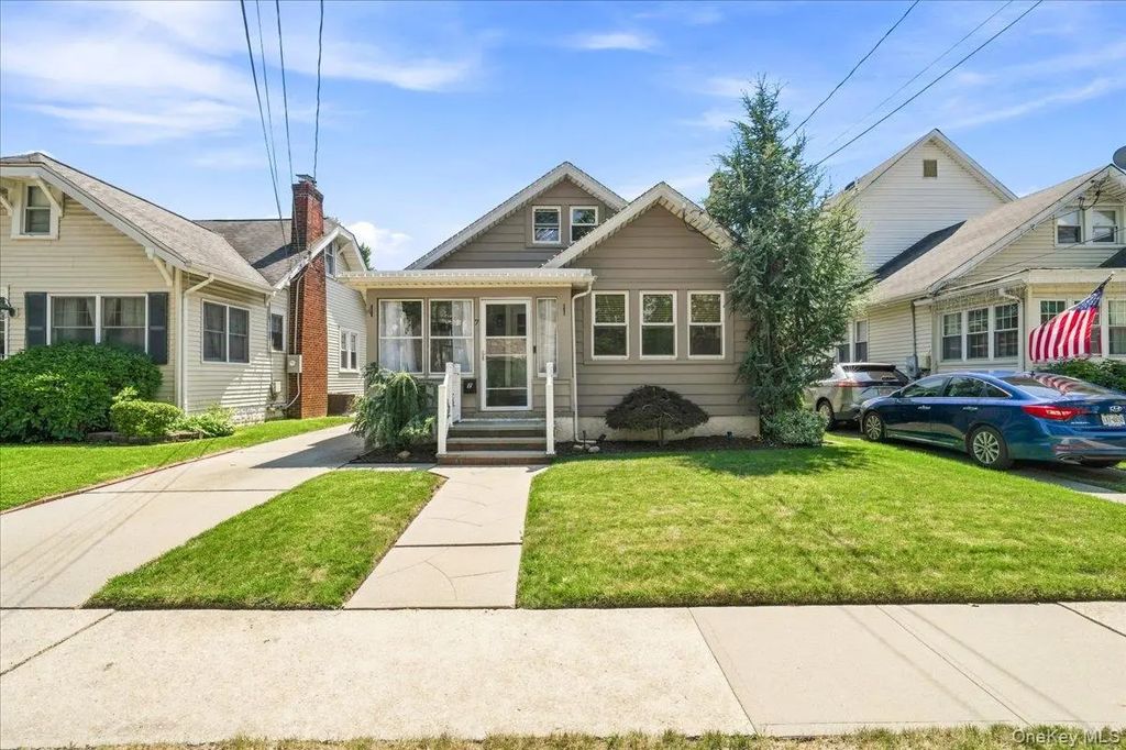 7 Lancaster Street, Lynbrook