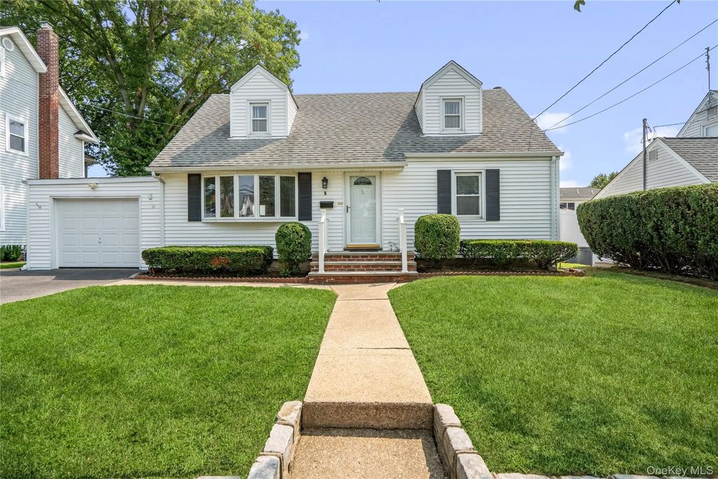 5 Mayfair Lane, Hicksville