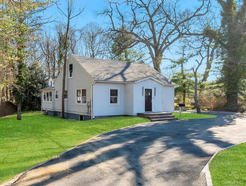 624 Townline Road, Hauppauge