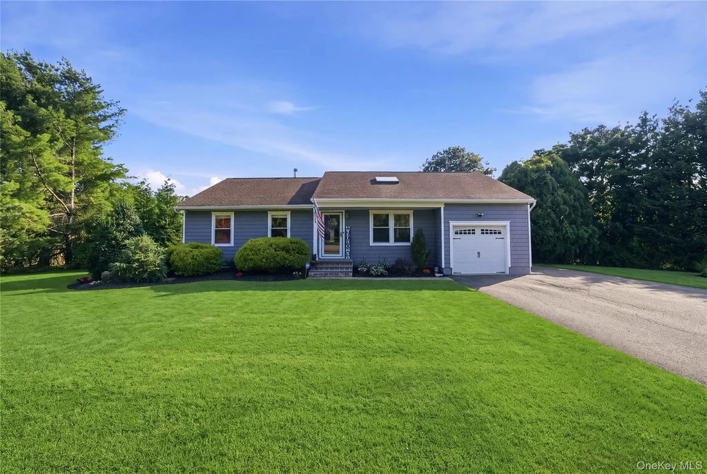 71 Triangle Lane, Baiting Hollow