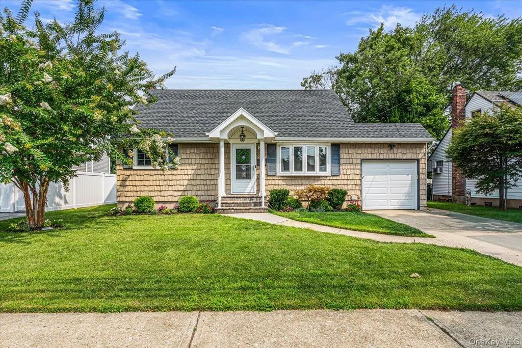 235 N Kings Avenue, Massapequa