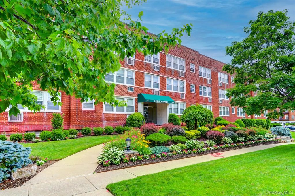 101 2nd Street B11, Garden City