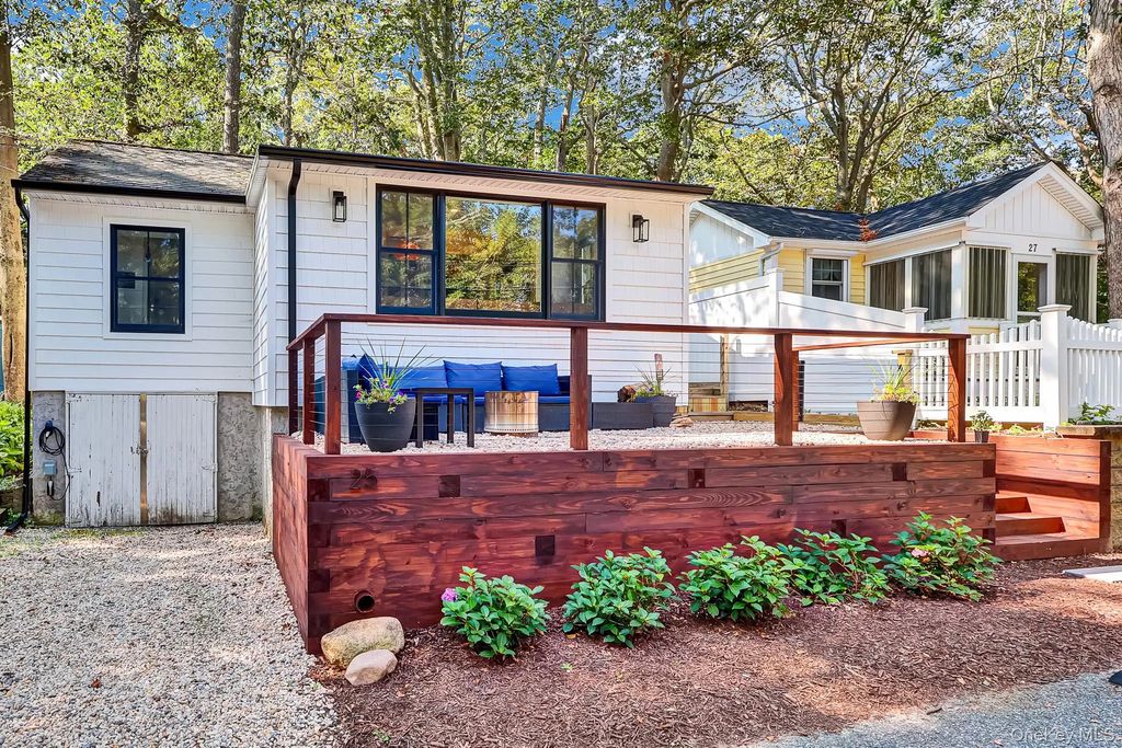 25 Cottage Road, Baiting Hollow