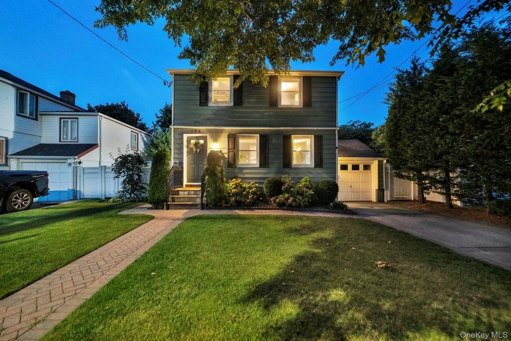 404 Little Whaleneck Road, Merrick