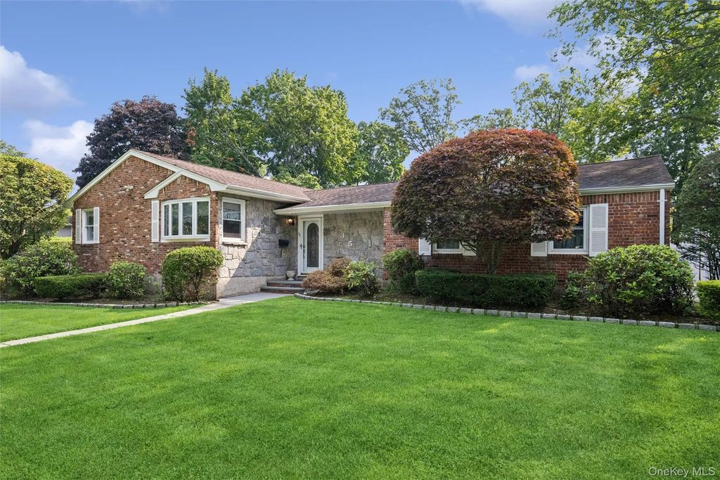 35 Cherrywood Drive, East Northport