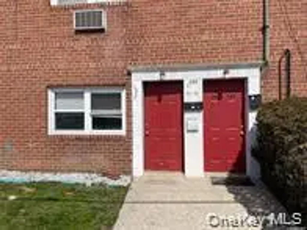 1690 Newbridge Road # 2sw, North Bellmore