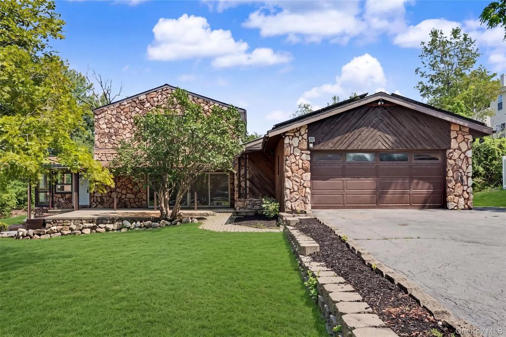 1 Placid Lane, Monroe