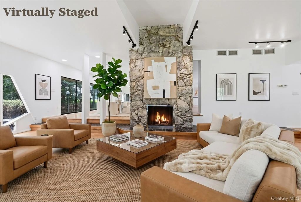 12 Lost Meadow, Port Jefferson