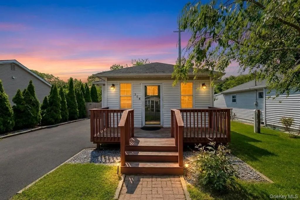 508 Michigan Street, Ronkonkoma