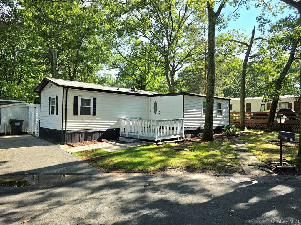 525 Riverleigh Avenue # 111, Riverhead
