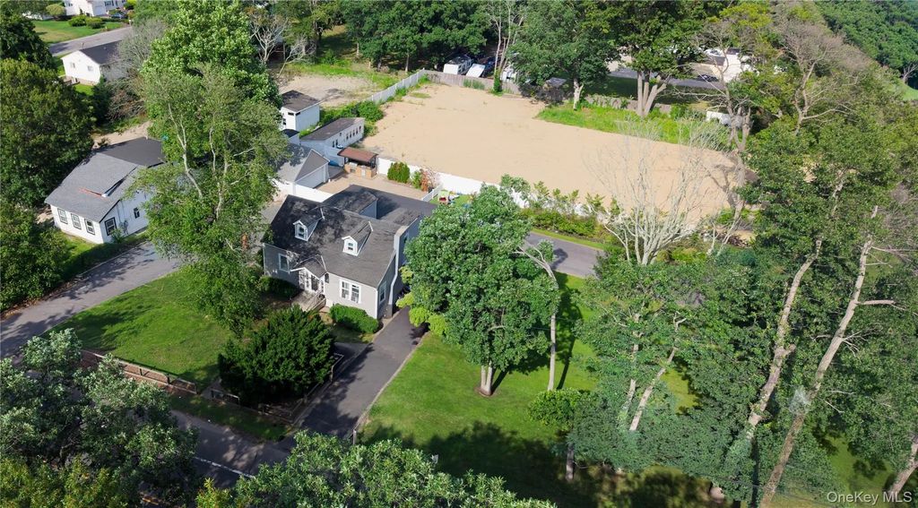 85 Cocoanut Street, Central Islip