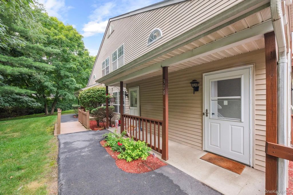 308 Magnolia Court, Highland Mills