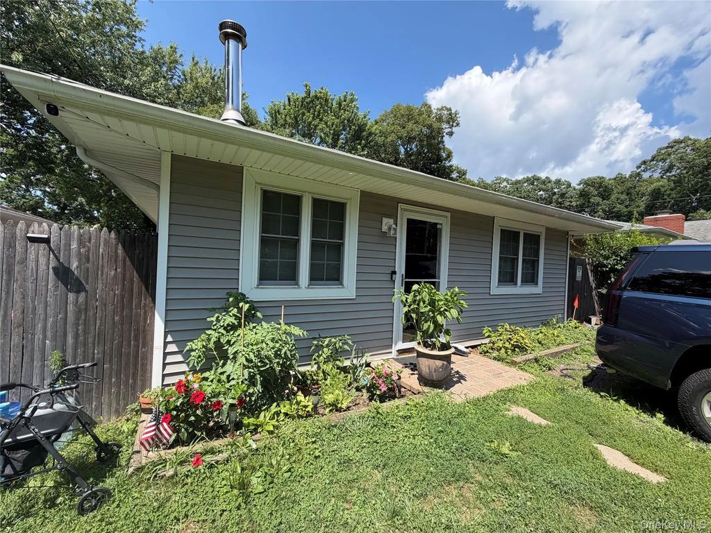 69 Mastic Boulevard, Mastic