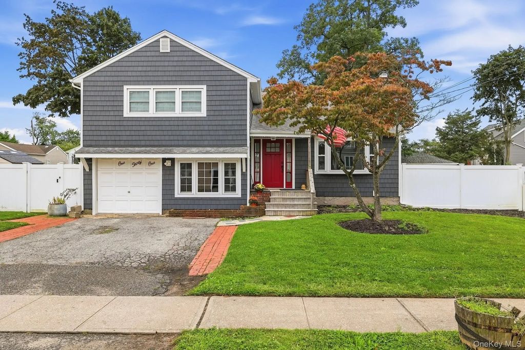 131 Fir Street, Lindenhurst