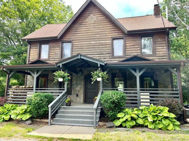 7857 Main Street, Hunter
