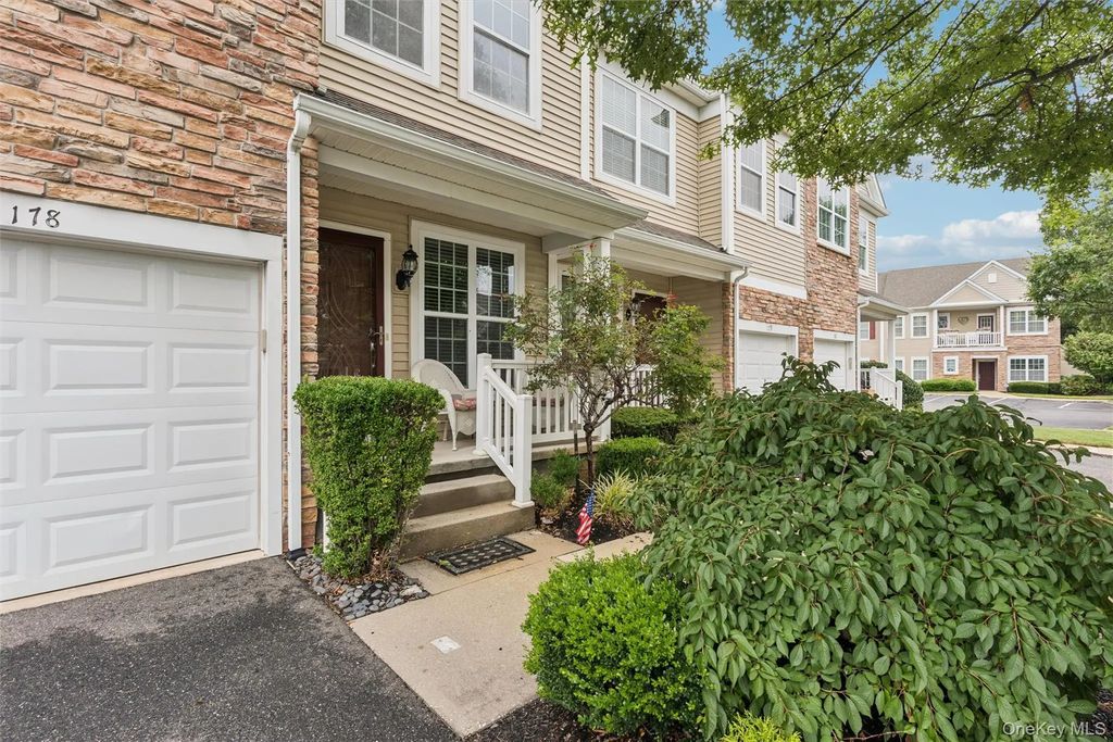 178 Southampton Drive, Massapequa