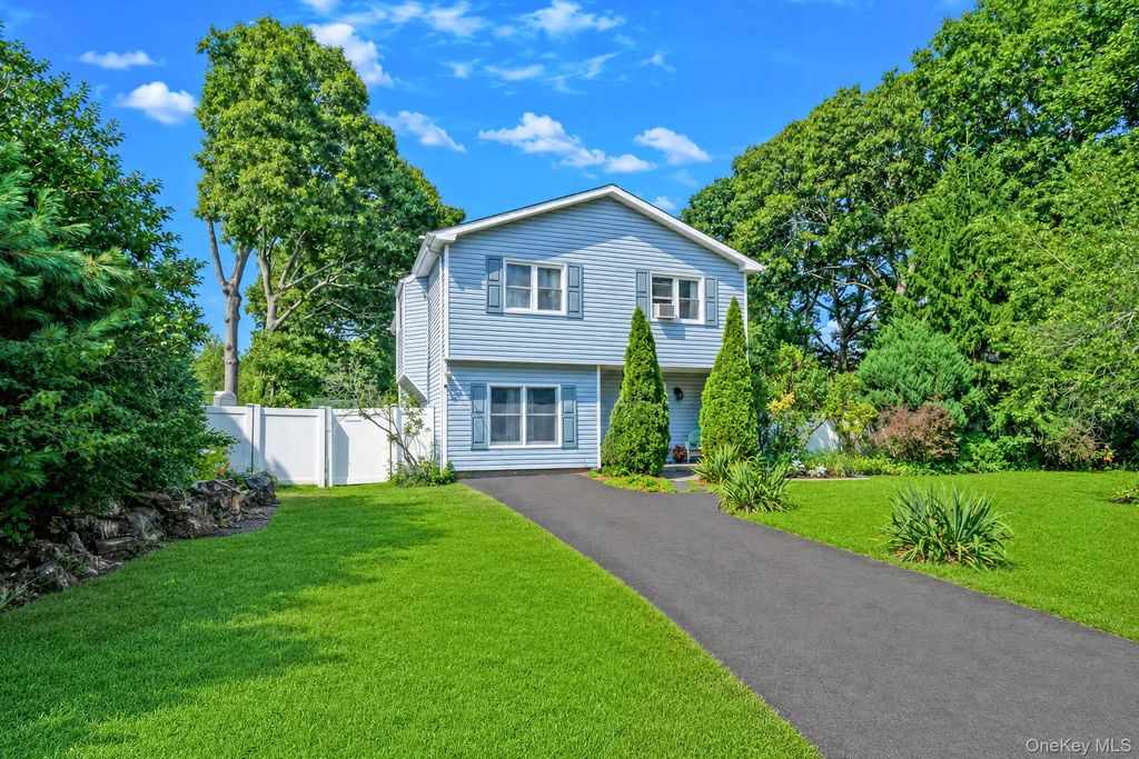 37 Main Avenue, Mastic