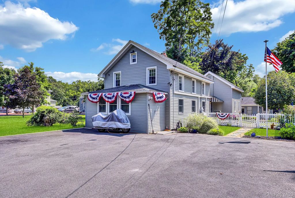1116 Montauk Highway, Oakdale