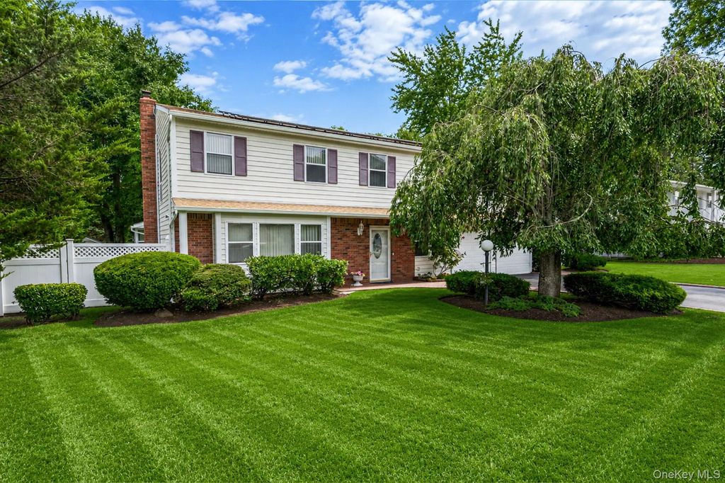41 Apple Tree Drive, Hauppauge