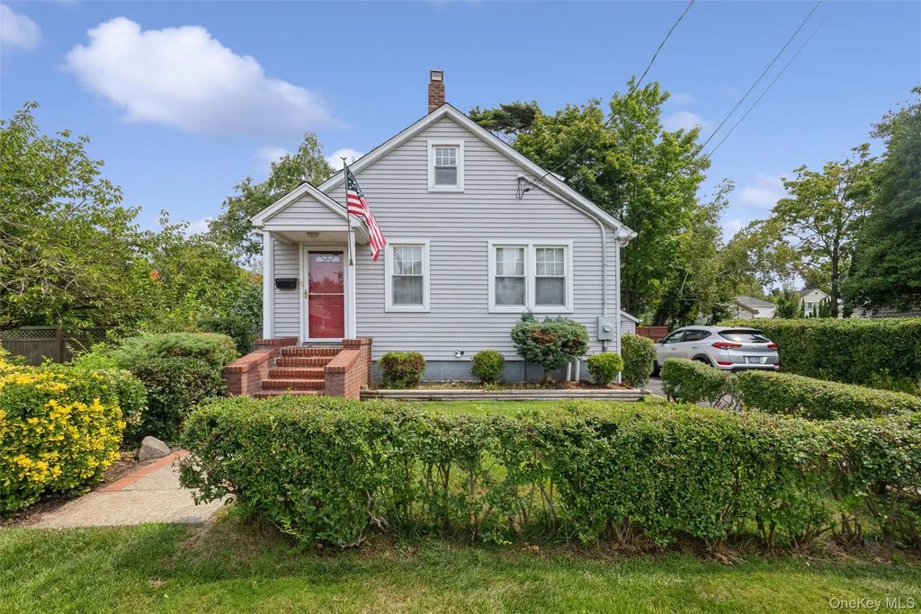27 Litchfield Avenue, Babylon