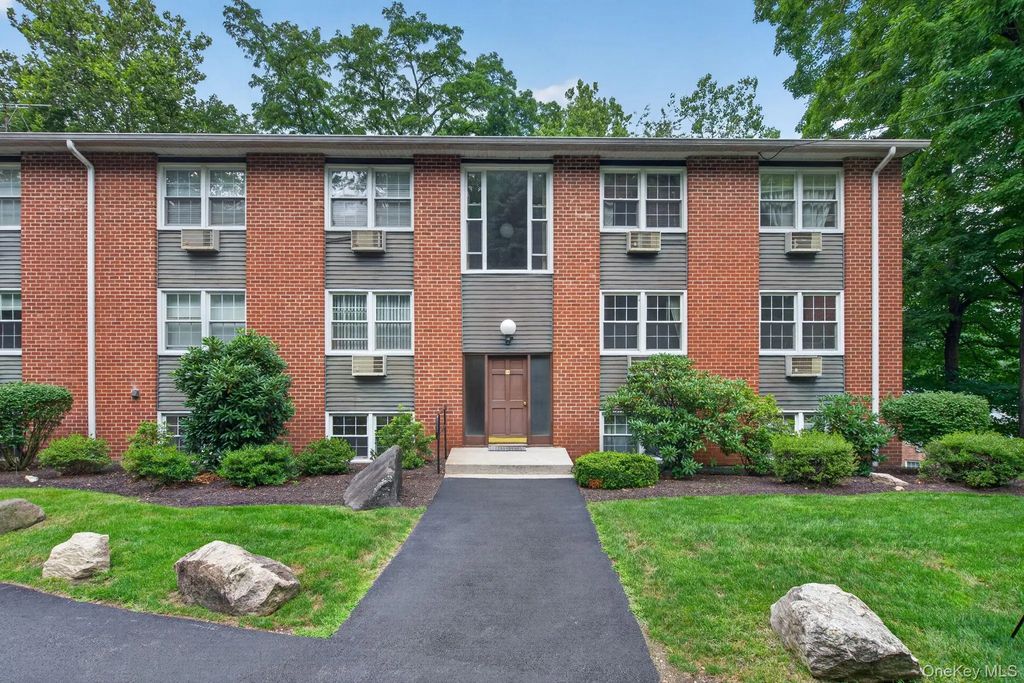 4 Dove Court # V, Croton-on-Hudson