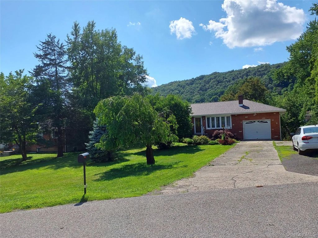 1 Tappan Drive, Monroe
