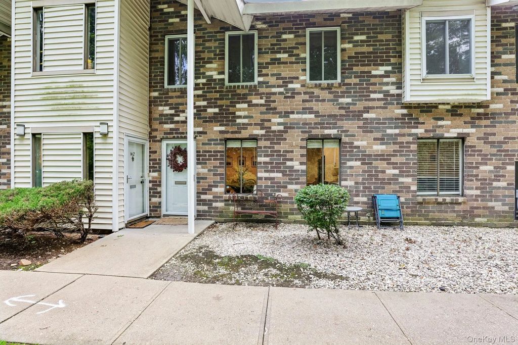 1 Houston Court # H1, Coram